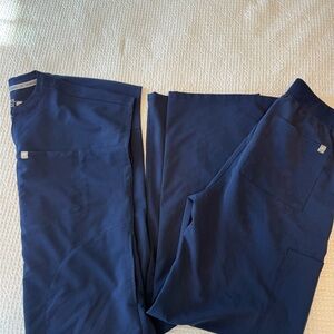 Fabletics Women's Navy scrub set.